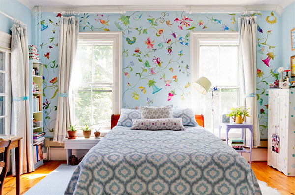 Không gian phòng ngủ với họa tiết hoa nhẹ nhàng và đáng yêu